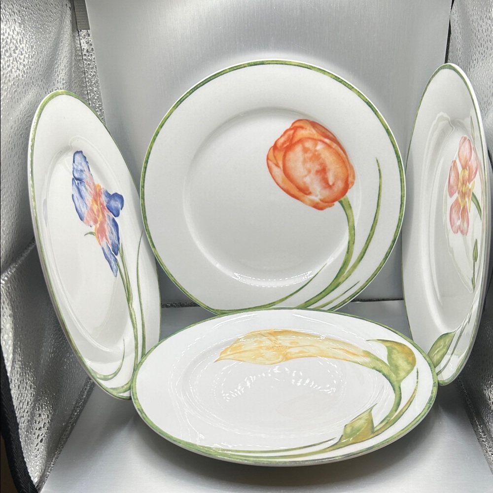 Set of four Pier 1 flower plates. 7-1/2”, four different flowers. Discontinued